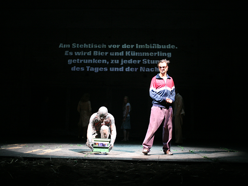 <strong>Ende und Anfang</strong> von Roland Schimmelpfennig<br />Regie: Nicolas Stemann - Burgtheater Wien - 
                        2006 - Photos: Christian Brachwitz