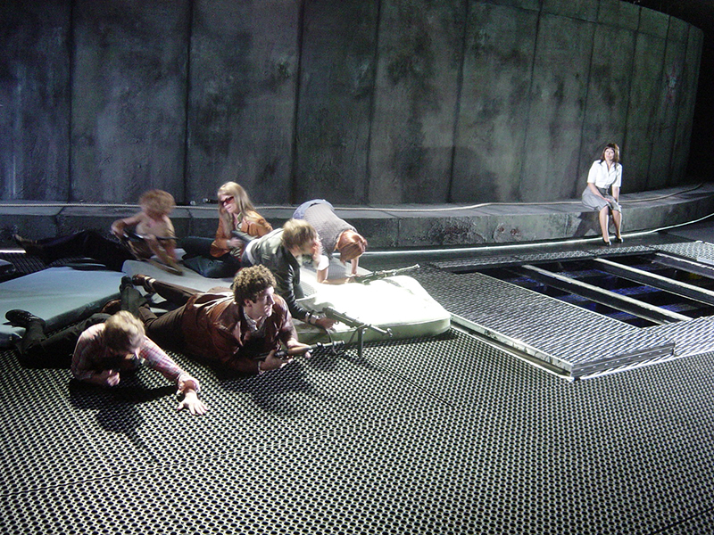 <strong>Ulrike Maria Stuart</strong> von Elfriede Jelinek<br />Regie: Melanie Mederlind - National Theater
                        Oslo - 2007 - Photos: Miriam Grimm